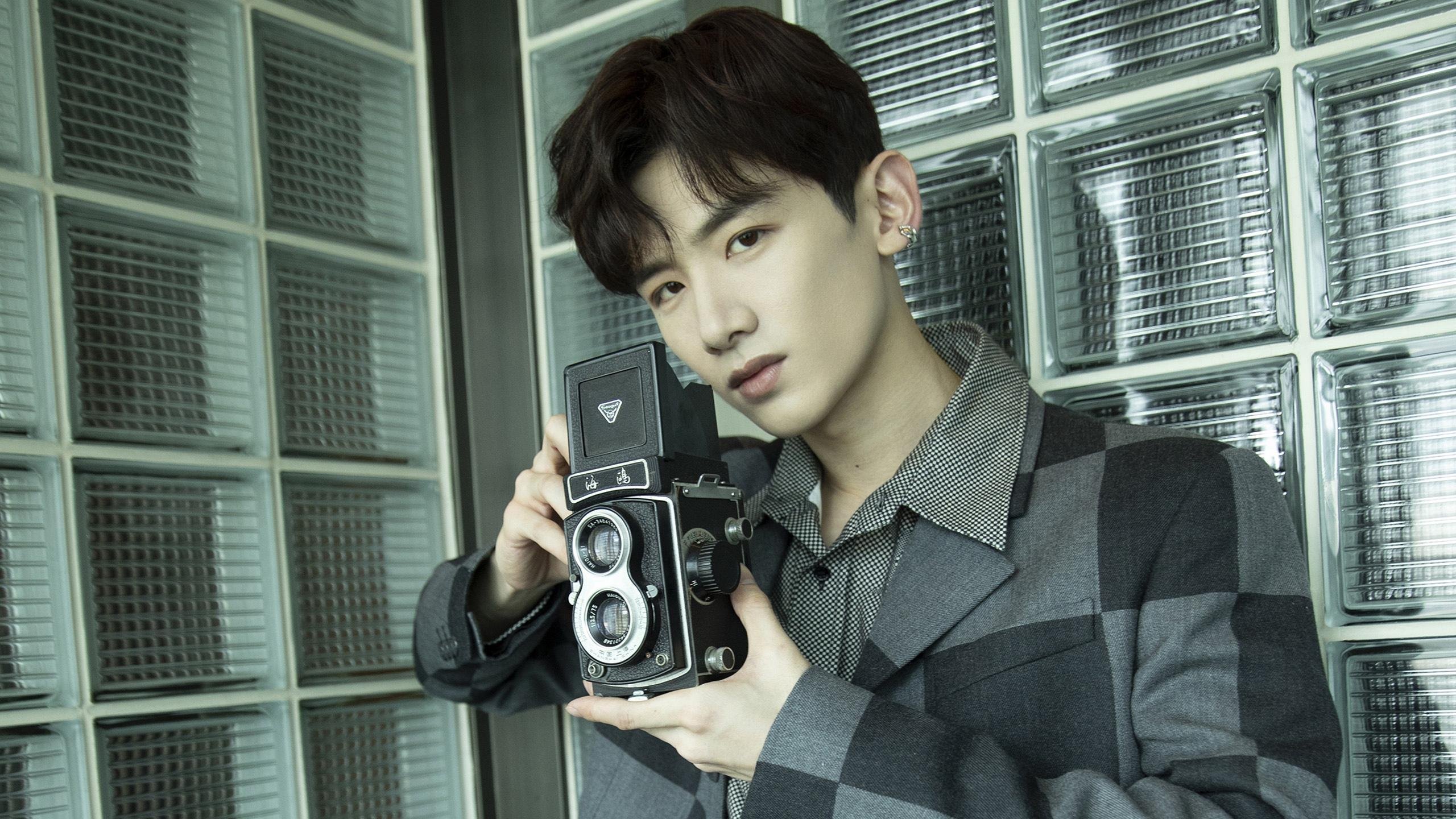 “球队激烈拼杀,战术创新助力攻势突围”